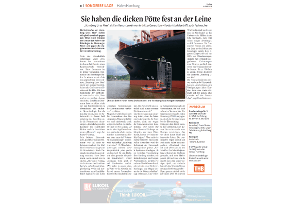 Ein Schiff legt an